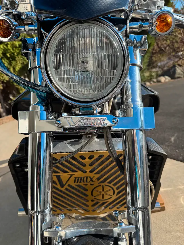 Chrome & Carbon Yamaha V-Max in Street, Cruisers & Choppers in Vernon - Image 10
