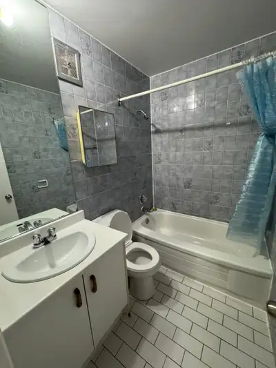 Logement 3 1/2 à louer, disponible maintenant - Québec. Adresse : 5130 Boul. Henri-Bourassa, Québec....