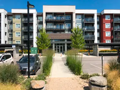 - U3 -775 Academy Way at UBCO - Fully furnished condo.Bright living room with Sofa Bed and a TV - A/...