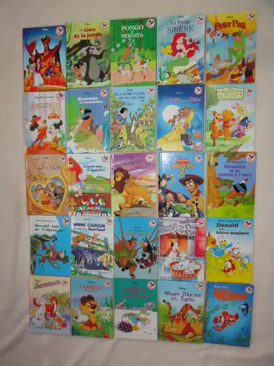 Collection Club du livre Mickey. 3$ chacun. Les histoires classiques de Disney avec les personnages...