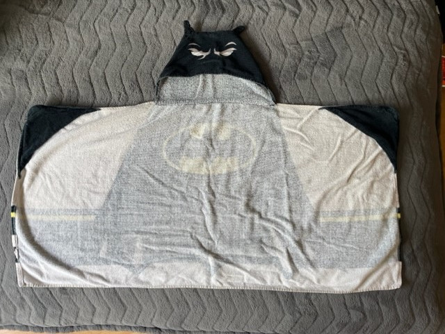 Batman Hooded Towel Wrap in Bathing & Changing in Burnaby/New Westminster - Image 2