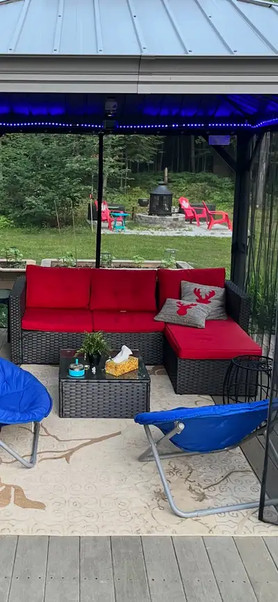 This nearly new patio set is ready to transform your outdoor space with its modern design and comfor...