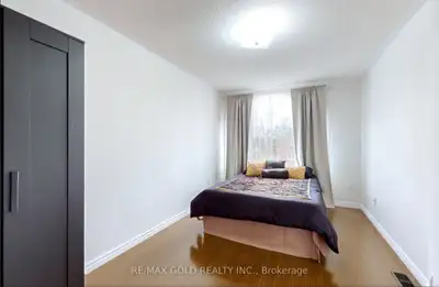 One bedroom upstairs for rent