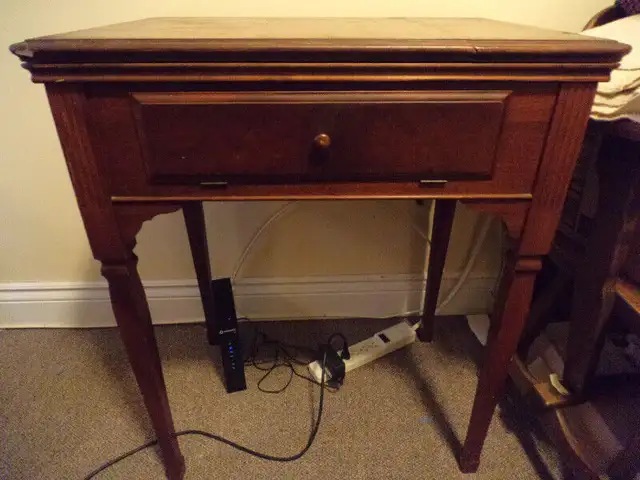 Antique Singer Sewing Machine in Arts & Collectibles in City of Toronto - Image 3
