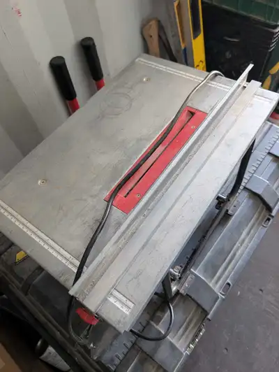 Small little bench top unit, perfect for little jobs or a DIY Works and runs just fine. $40 OBO