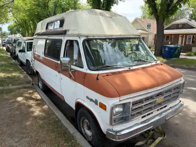 Rwd van with the raised roof! New flooring in. Fresh fuel filter air filter/ fuel lines/ battery. Ha...