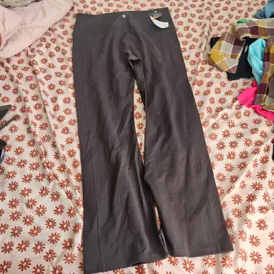Je vends un pantalon Tuff Athletics neuf de taille XXL, mais il convient aussi à une taille XL, parf...