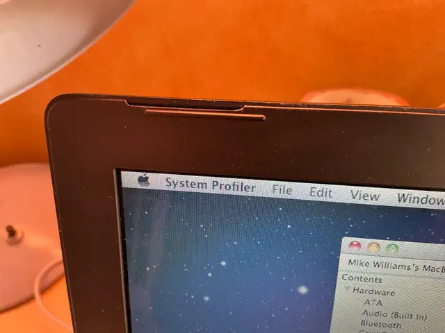 Black Black MacBook (Late 2007 – Santa Rosa) in Laptops in Barrie - Image 9