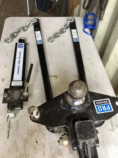 Pro 10K/1000 lbs weight distributor hitch. Just like new. Call 780-307-6293