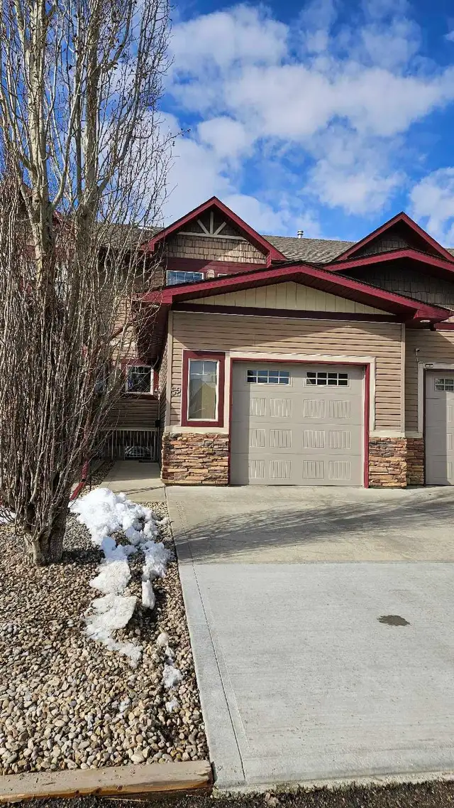 Red Deer Town House