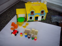 FISHER PRICE VTGE DOLL HOUSE YELLOW W ACCES