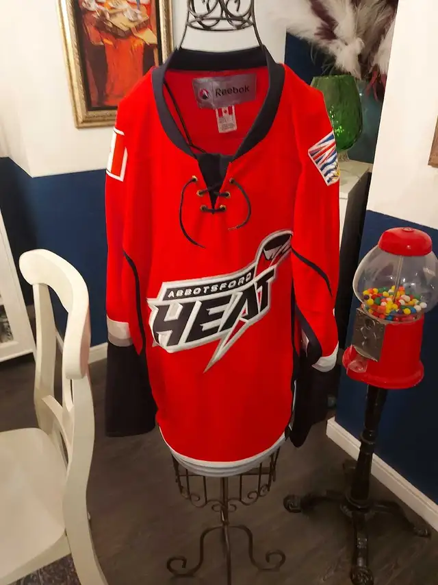 Abbotsford heat jersey small  in Men's in Calgary - Image 2