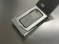 Motorola RAZR 256GB Black 2022 - UNLOCKED - 10/10 NEW