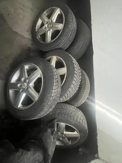 I believe its a 16 inch base, used on an audi a4 2004, cars been sitting for a while so one of the t...