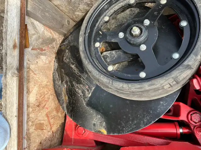 Morris - misc. air drill & tillage parts in Other in Regina - Image 4