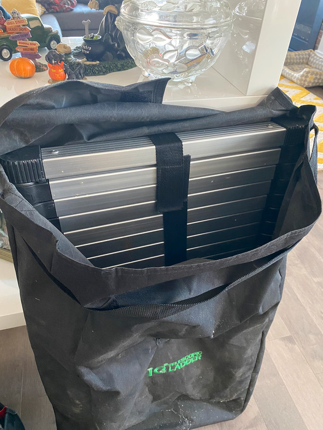 iQ telescopic ladder 12’ Ladders & Scaffolding Edmonton Kijiji