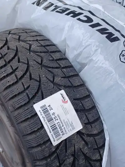 Like new Toyo OBSERVE G3 ICE Tires on Rims used 1/2 season, these Tires grip make it up any hill, ti...