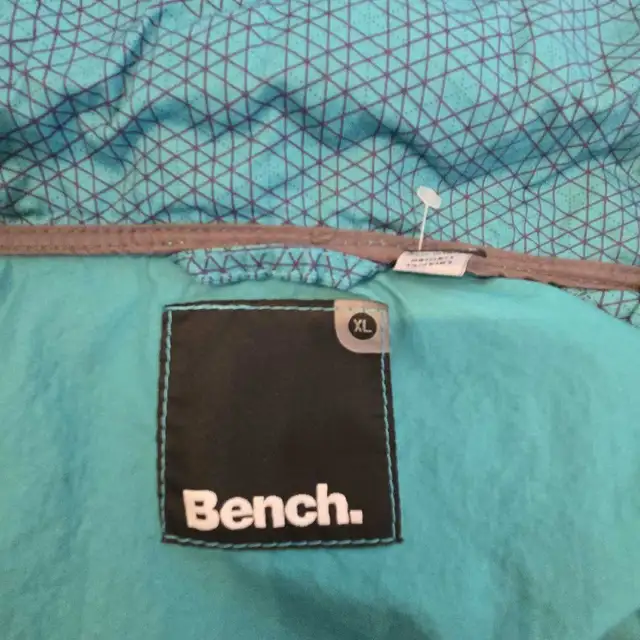 Youth XL Bench Jacket in Women's - Tops & Outerwear in Winnipeg - Image 6