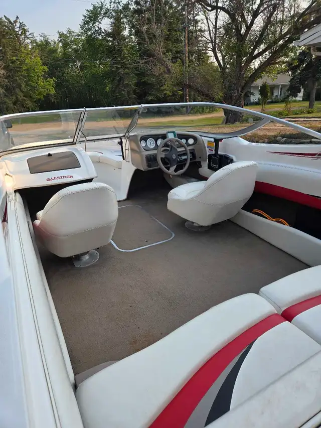 2003 Glastron with 175hp mariner in Powerboats & Motorboats in Nipawin - Image 5