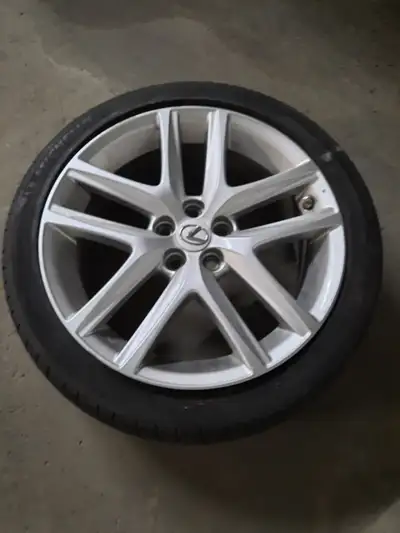Lexus Factory OEM 17" Silver Alloy Wheel Rims. 500 CAD _ cash only Pre-owned. From Lexus CT200h. Loc...