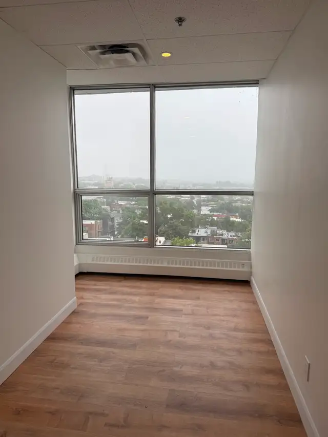 Office for rent - 518 sq ft - 2120 Sherbrooke East