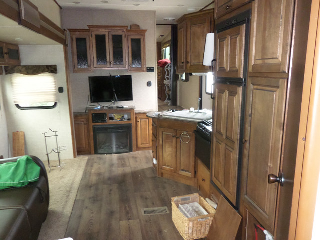 Copper Canyon Sprinter by Keystone fifth wheel RV in Travel Trailers & Campers in Vernon - Image 4