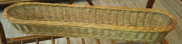 Mid Century French Wicker Bakery Baguette Basket in Arts & Collectibles in Parksville / Qualicum Beach - Image 2