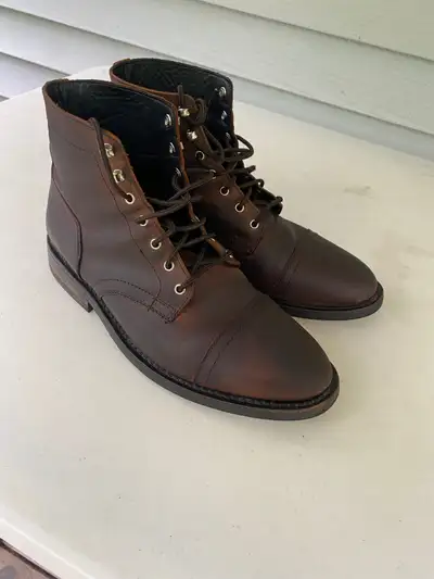 Perfect condition. Men’s size 10.5 US. Great boots. I purchased them and they are a half size too sm...