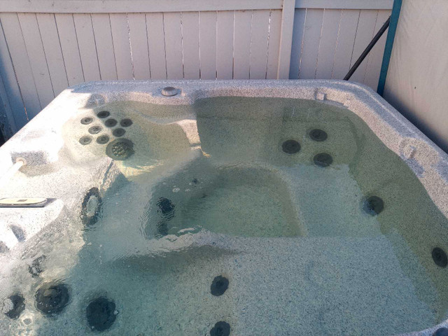 Artic spa hot tub for sale in Hot Tubs & Pools in Moose Jaw - Image 3