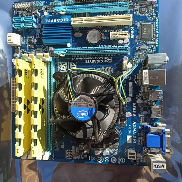 Motherboard GIGABYTE  GA-Z77M-D3H-MVP in Desktop Computers in Mississauga / Peel Region - Image 10