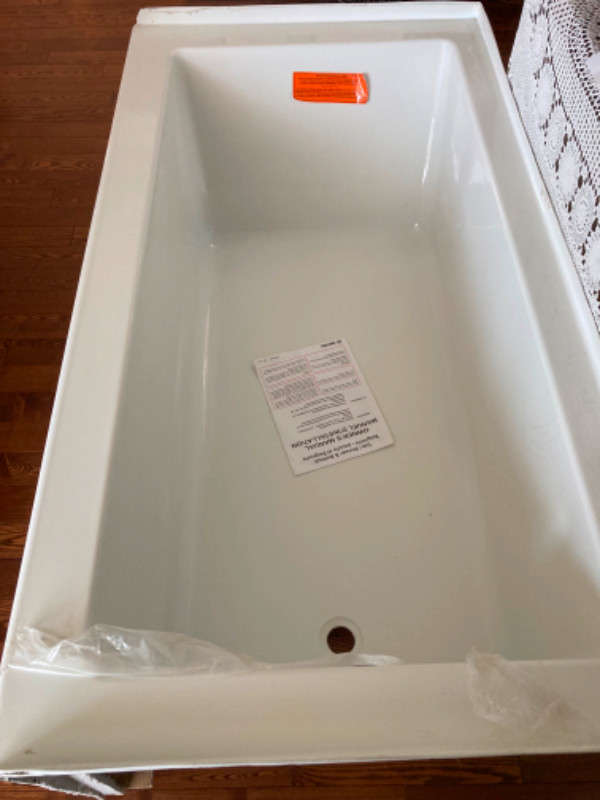 Tub, brand new in Plumbing, Sinks, Toilets & Showers in Barrie - Image 2