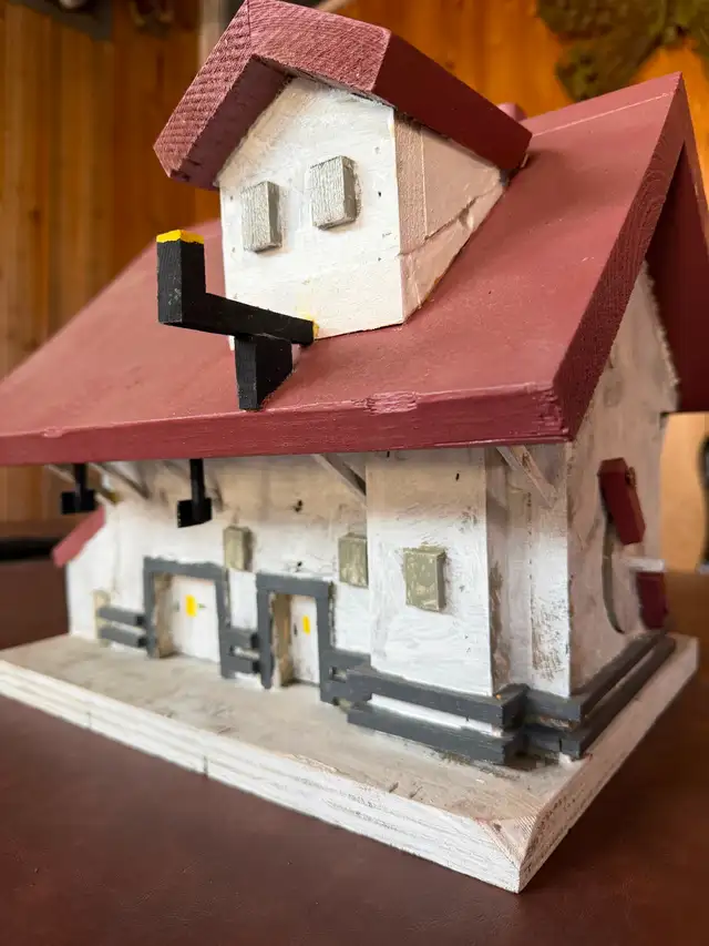 Vintage railroad station birdhouse in Other in Edmonton - Image 4