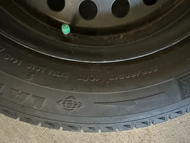 4 winter tires 17” with rims in Cars & Trucks in Ottawa - Image 5