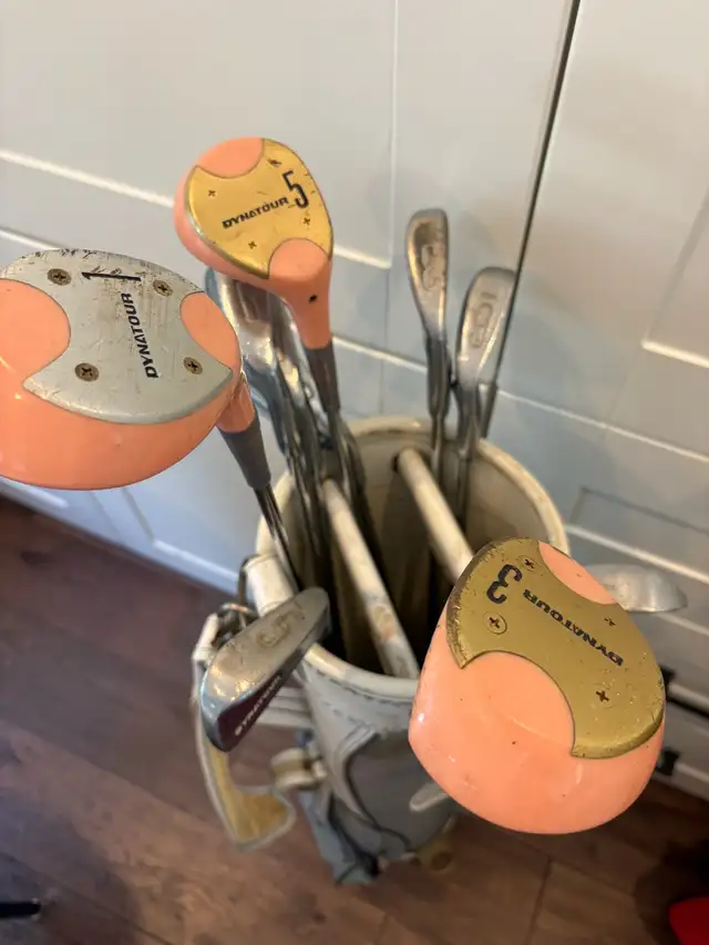 women’s right handed golf set and bag  in Golf in Guelph - Image 3