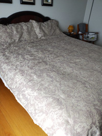 Couvre lit avec couvre oreillers, pour très grand lit (king)