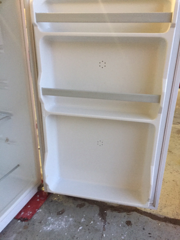 Mini Fridge in Refrigerators in Thompson - Image 2