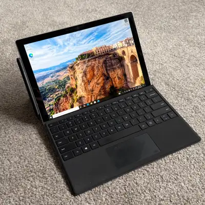 Microsoft Surface Pro Intel Core i5 190GHz 16gb ram 256gb Solid State HDD, Windows 10 Pro (updatable...