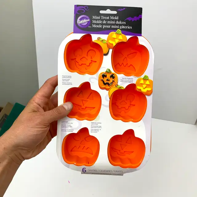 Pumpkin Treat Pan Silicone Baking Mold Halloween Bakeware Wilton in Kitchen & Dining Wares in Calgary - Image 7