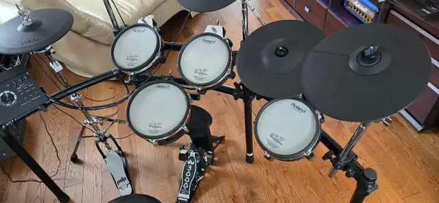 Roland TD-17-L V-Drum 10 peice upgraded kit in Drums & Percussion in Barrie - Image 3