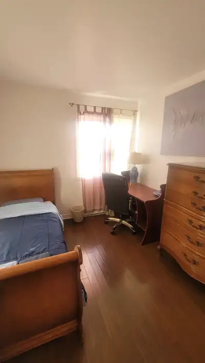 LIRE/READ DESCRIPTION: C2 ROOM CHAMBRE very DISCIPLINED PEOPLE S