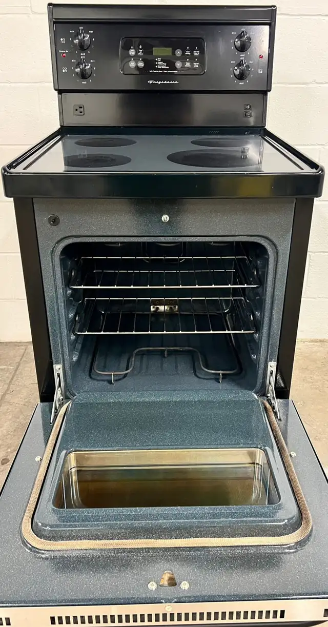 SALE! Apartment Size Stove “FRIGIDAIRE” 24 inch  in Stoves, Ovens & Ranges in City of Toronto - Image 3