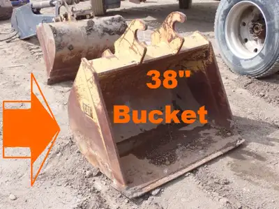 Cat 38" cleanup bucket in great shape! Mid sized excavators. Ships out of ft mac