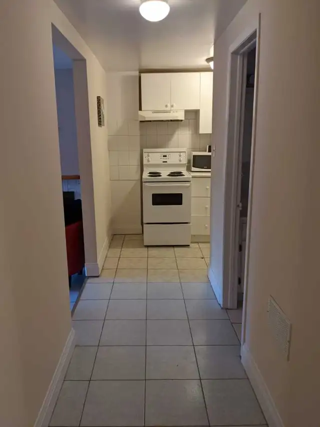 Fully Furnished 1 Bedroom Unit-Downtown in Short Term Rentals in City of Toronto - Image 4