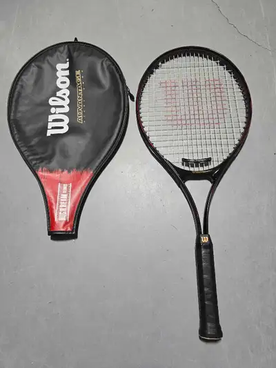 Très belle raquette de tennis Wilson avec étui Comme neuve
