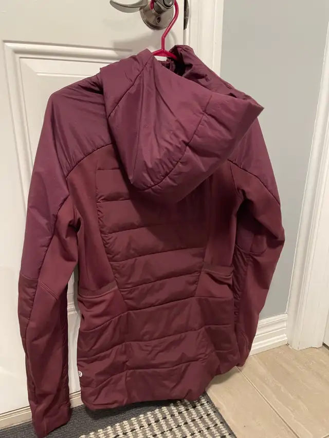 Lululemon Down For It All Jacket - Women’s Size 10 - Like New in Women's - Tops & Outerwear in Hamilton - Image 8