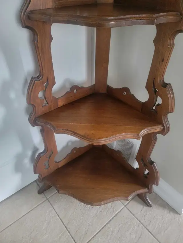 Antique corner Etagere shelf in Bookcases & Shelving Units in Oshawa / Durham Region - Image 4