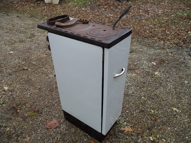 Porcelain Coated Wood Fired Parlor Stove in Arts & Collectibles in London - Image 3