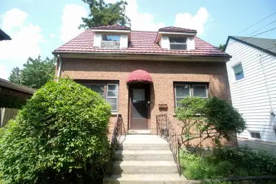 Very nice Westdale location, quiet, and convince. Single detached bright, clean and carpet free hous...