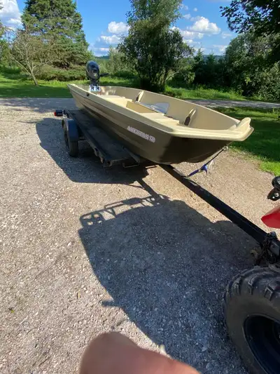 Bien lire .. Chaloupe style jon boat, tres bien conçu et confortable a comparer des jon boat en alum...