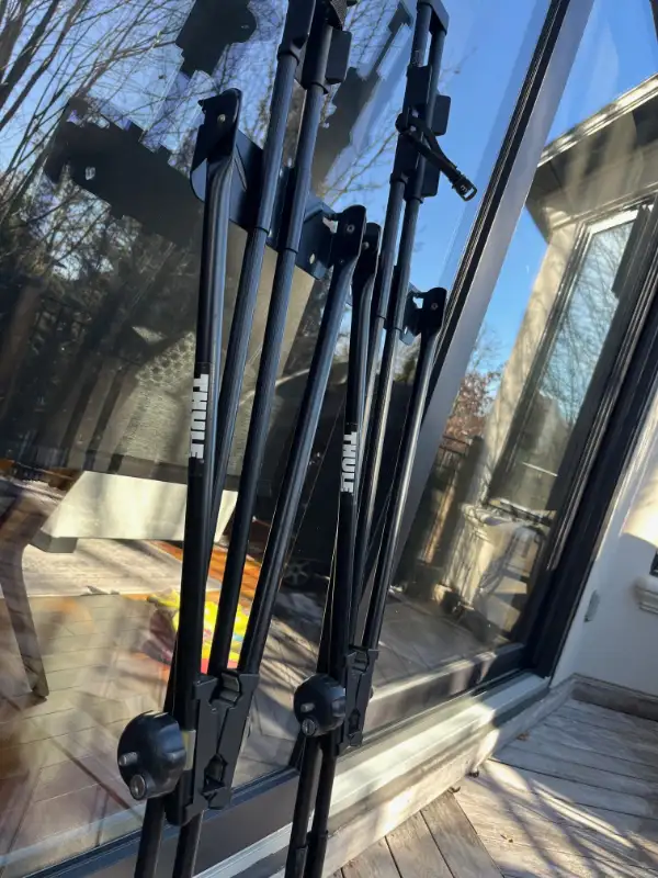 THULE ROOFTOP BIKE RACKS (WHEEL MOUNT) IN EXCELLENT CONDITION in Road in Oakville / Halton Region - Image 9
